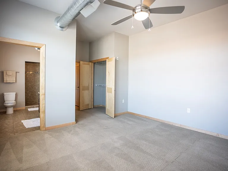 Uptown Exchange Lofts — Photo 32