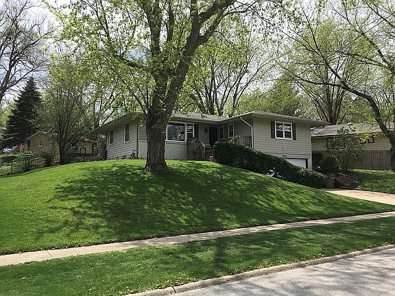 2nd image of 2918 Meadow Ln