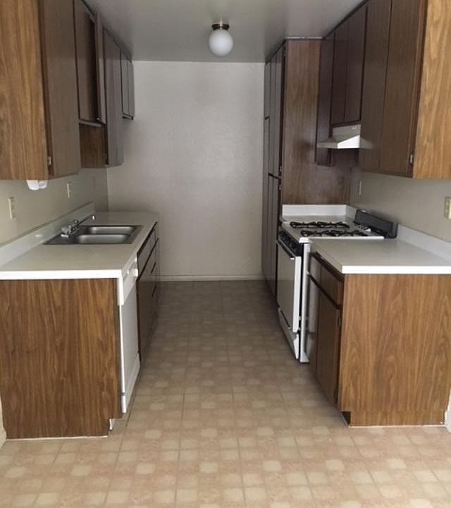1st image of 433 N Jackson St APT 204