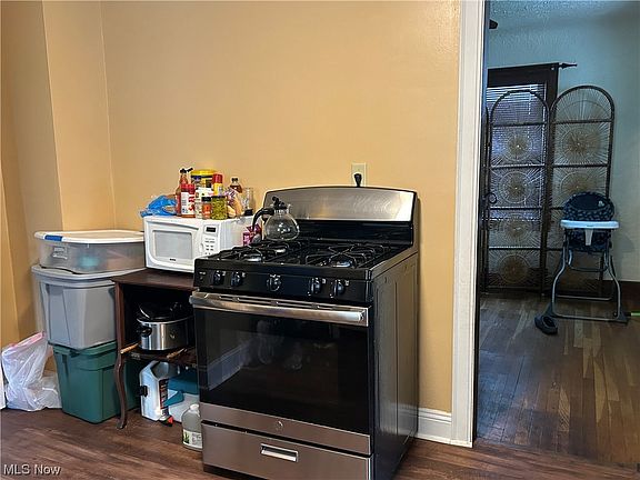 4th image of 117 Stanford Ave