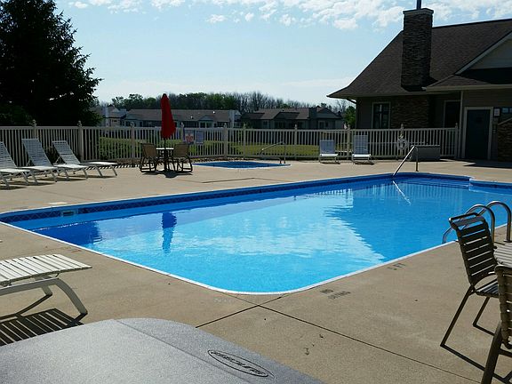 4th image of 384 Troon Ct