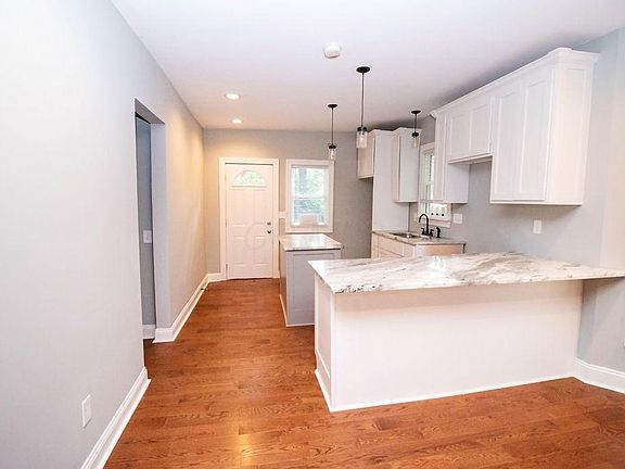 3rd image of 1835 E Rich St
