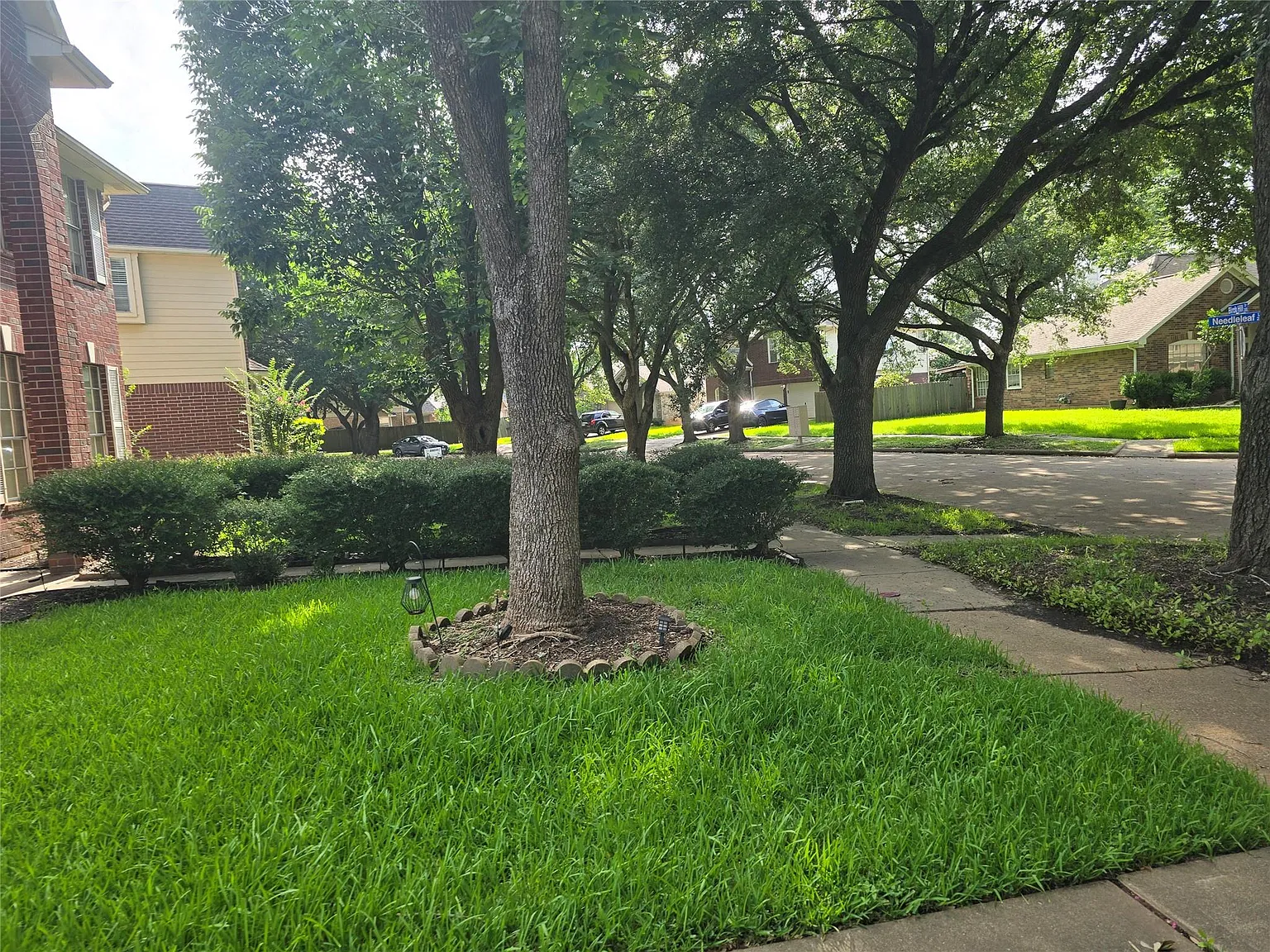 4 bed, 2.5 bath, 2810 sqft, $3,150 — Photo 2