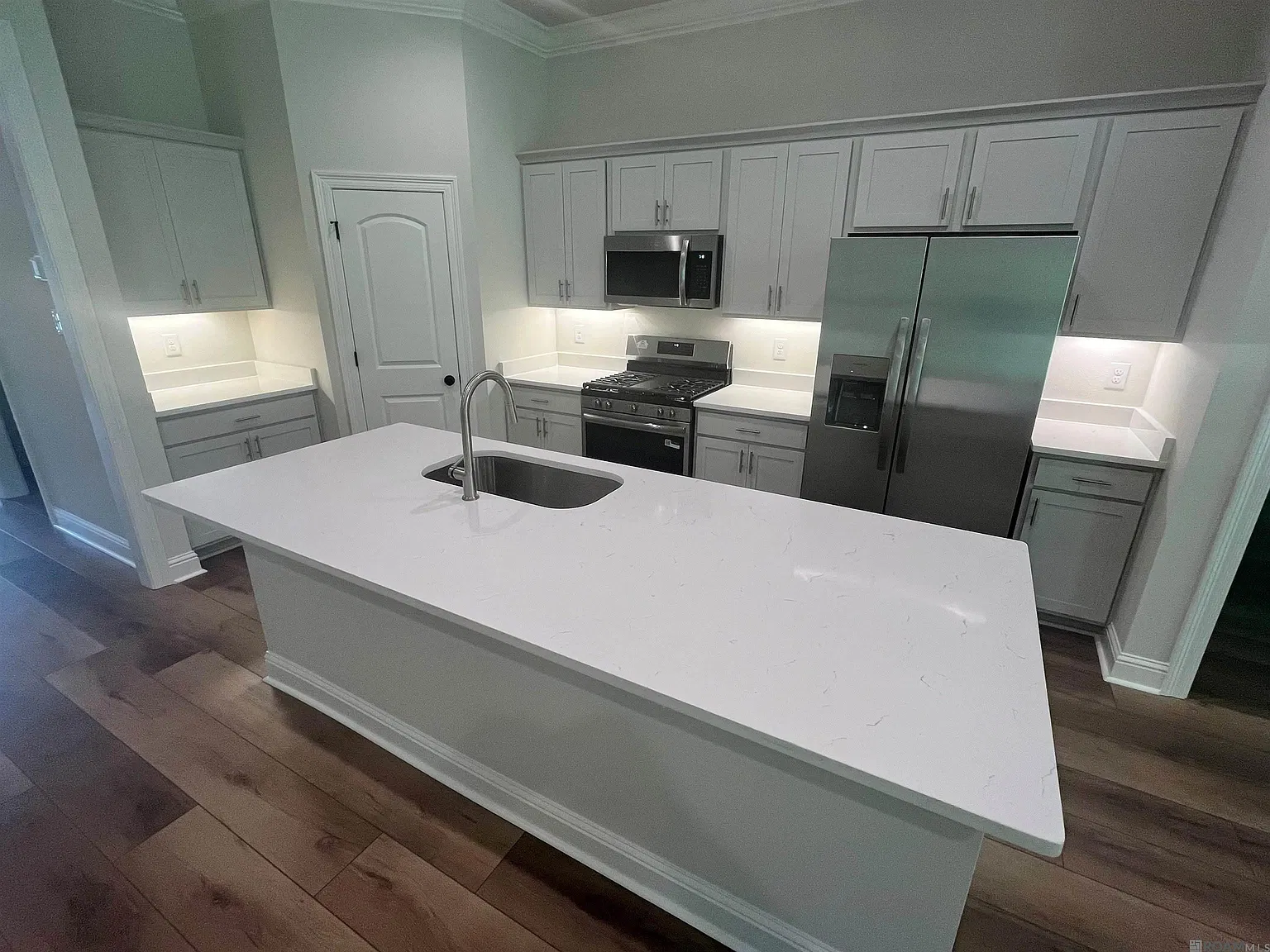 3 bed, 1825 sqft, $2,400 — Photo 2