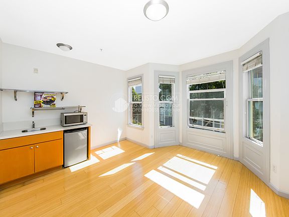 2nd image of 539 Octavia St #13