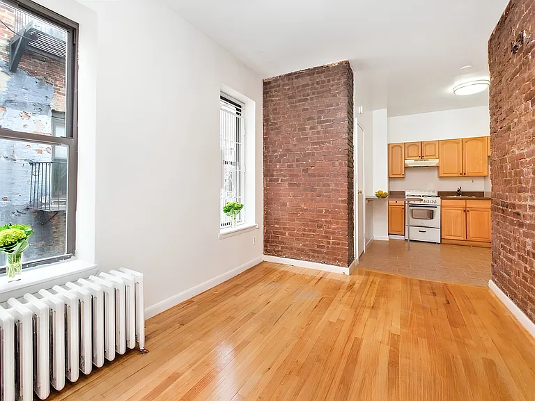 309 E 95th St #26 — Photo 2