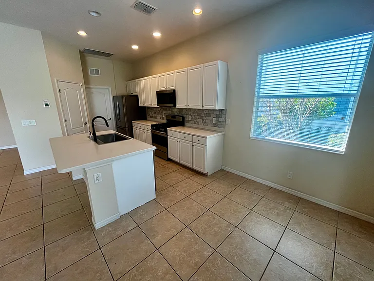4726 Claremont Park Dr — Photo 17