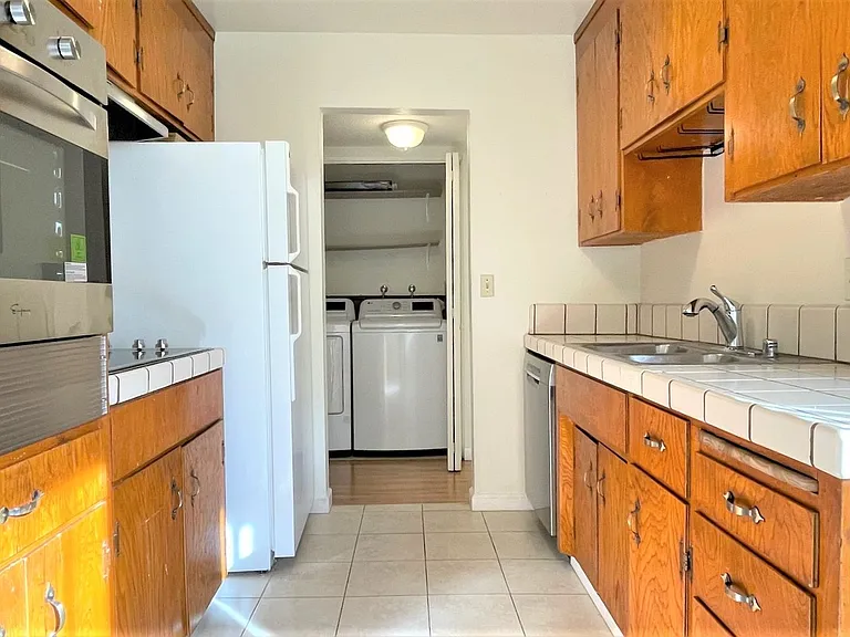3402 Homestead Rd — Photo 10