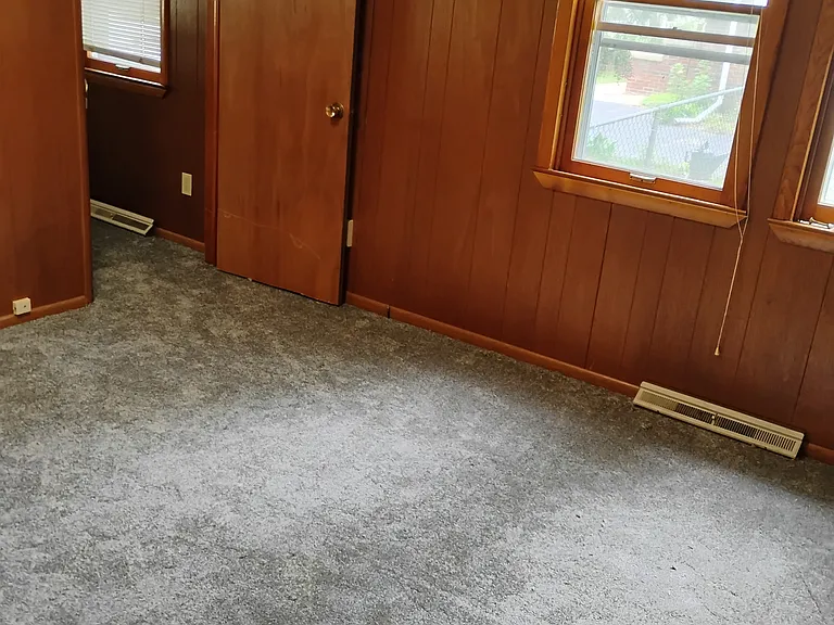 Flexible layout; can be a diningroom, den, office, or bedroom