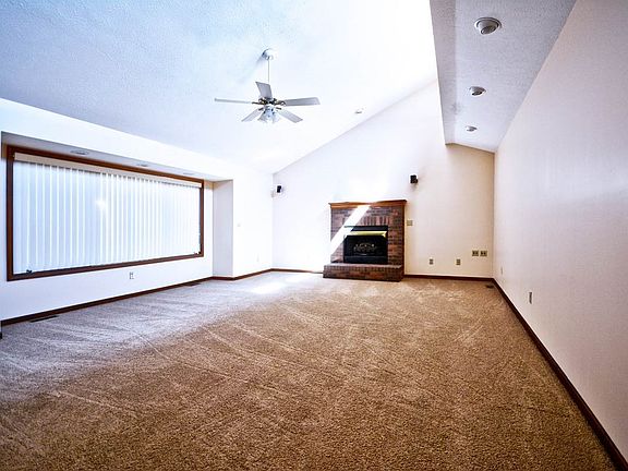 5th image of 22607 Remington Ct
