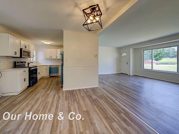 4th image of 6072 Center Rd
