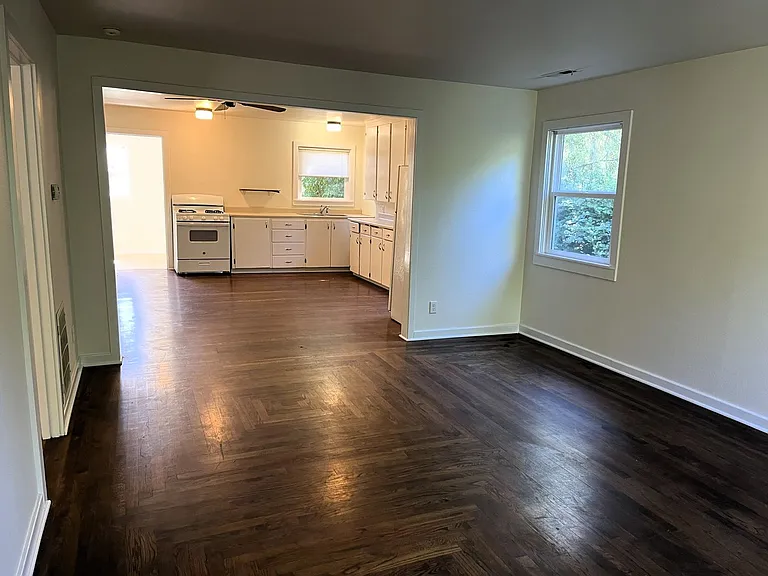 488 Sea Ave — Photo 13