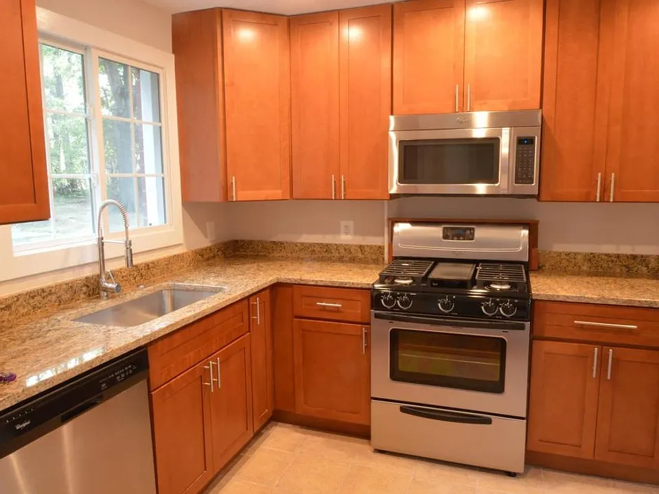 3252 Martha Custis Dr