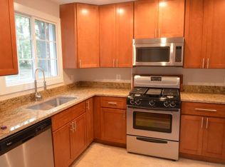 3252 Martha Custis Dr, Alexandria, VA 22302