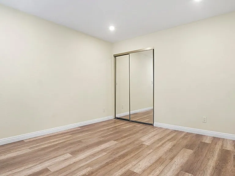 420 Riverdale Dr #11 — Photo 10