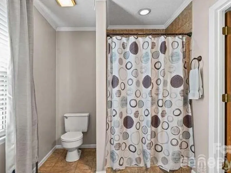 1212 Ashford St — Photo 9