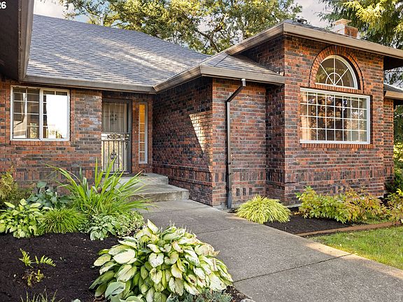 3rd image of 18078 Crest Ct