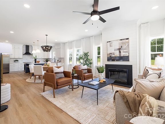 4th image of 1490 White Hall Pl