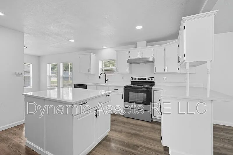 3 bed, 2.0 bath, 1568 sqft, $1,575 — Photo 4
