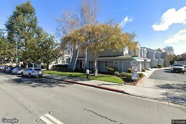 3 bed, 2.5 bath, 1718 sqft, $4,395 — Photo 2