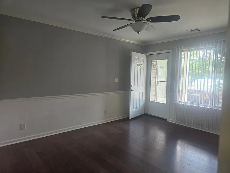 702 Westbrook Ct — Photo 4