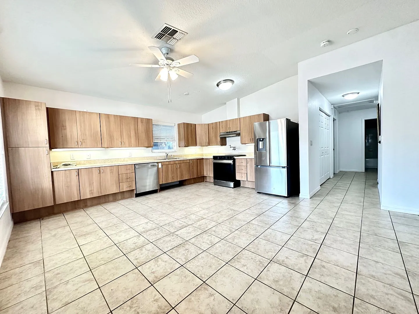 3BR/2BA Oasis with Chef's Kitchen, Private Suite, and Serene Outdoor Haven! — Photo 2