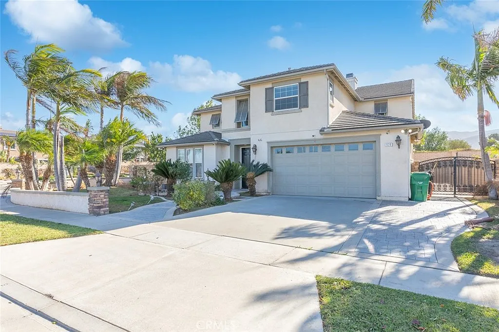 5 bed, 3.5 bath, 3563 sqft, $4,500 — Photo 2