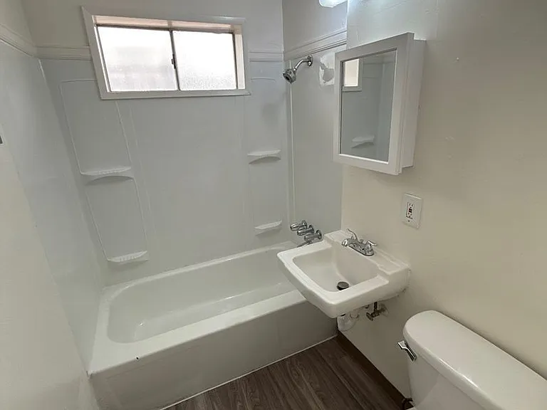 528 SW Levens St #4 — Photo 15