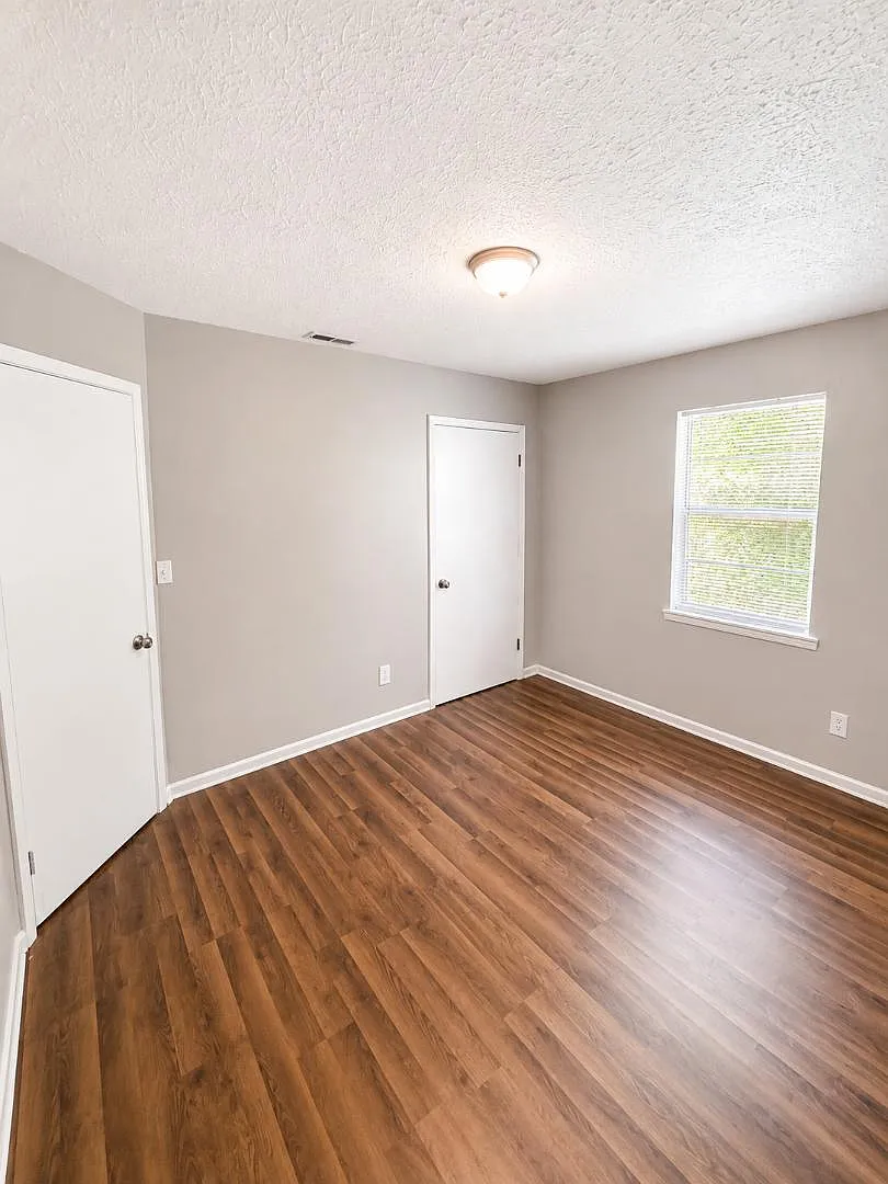 1711 Electronics Dr - C — Photo 2