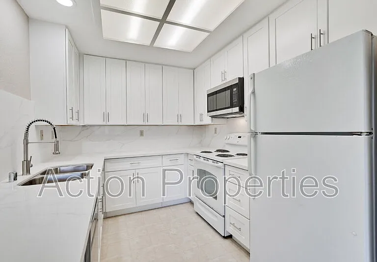 437 Costa Mesa Ter #F — Photo 9