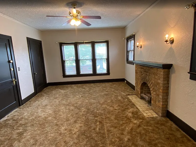 201 S Cravens St #4 — Photo 3