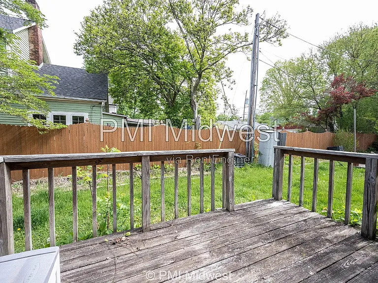 100 E King St — Photo 22