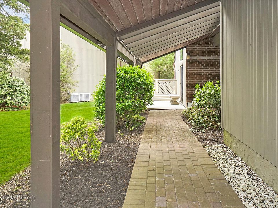 1st image of 70 Estate Dr Unit 70