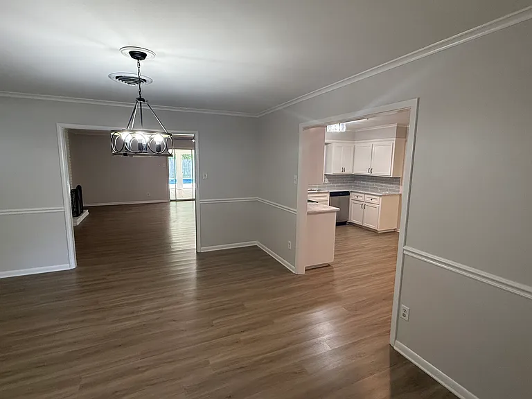 413 Orleans St — Photo 5