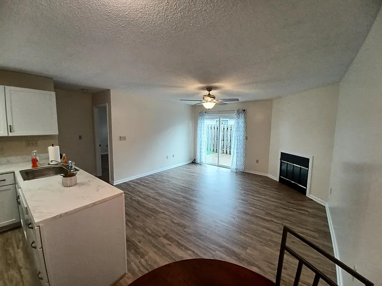 582 Moull St — Photo 18