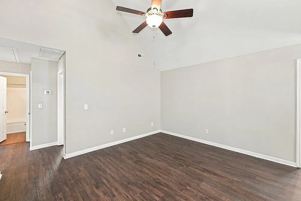 3 bed, 2.0 bath, 1741 sqft, $2,140 — Photo 4