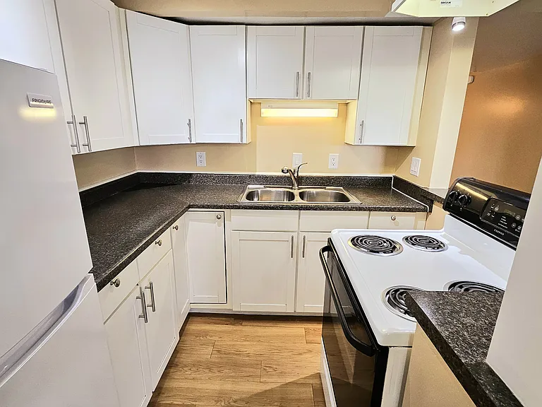 Olympus Apartments — Photo 6