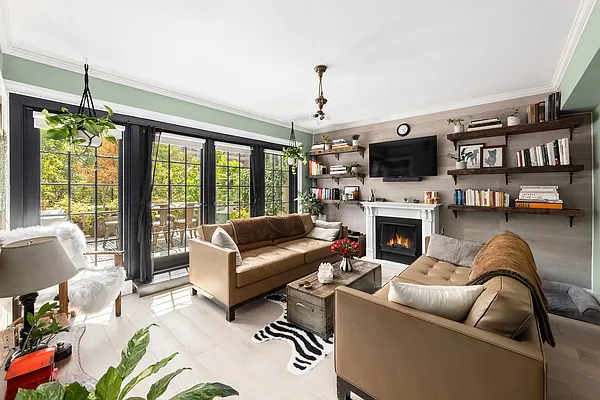 Sold by Compass | media 7