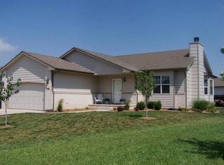 236 Victoria Rd, Newton, KS 67114