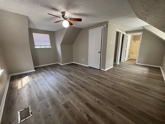 4th image of 715 Eastham Ln APT B