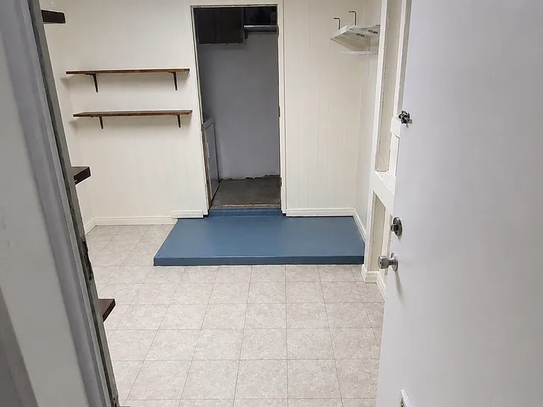 975 N Village Dr — Photo 11