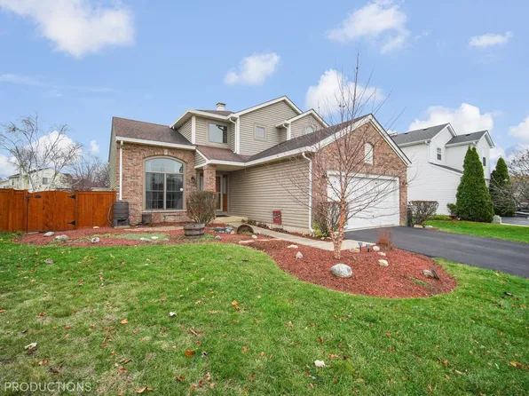 822 Tallgrass Dr, Bartlett, IL 60103