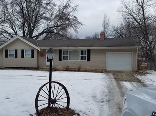 320 Sydenham St, Spring Grove, IL 60081