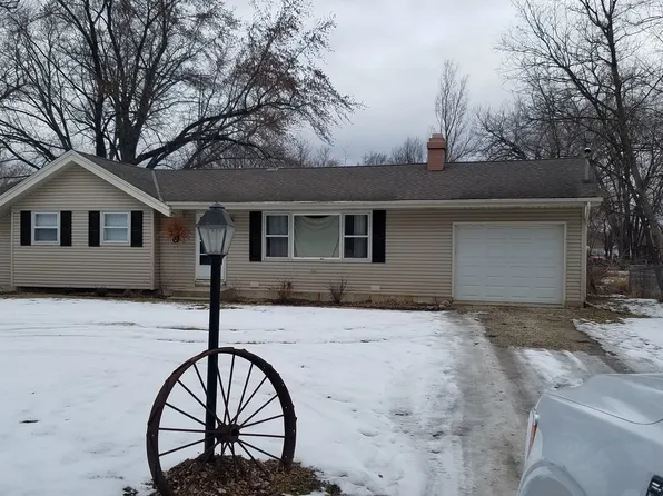 320 Sydenham St, Spring Grove, IL 60081