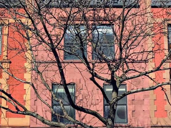 387 Manhattan Avenue