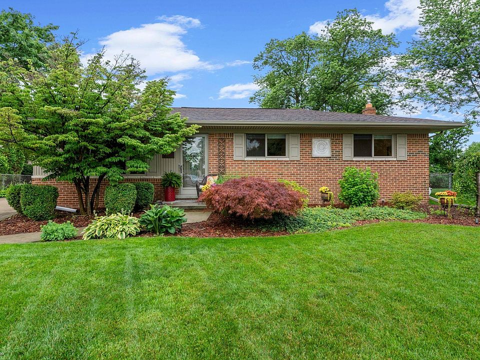 1st image of 41563 Cimarron St