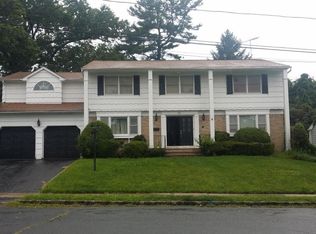 44 Golf Oval, Springfield, NJ 07081