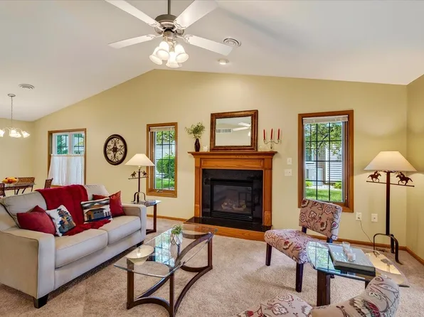640 Springbrook Cir, Deforest, WI 53532