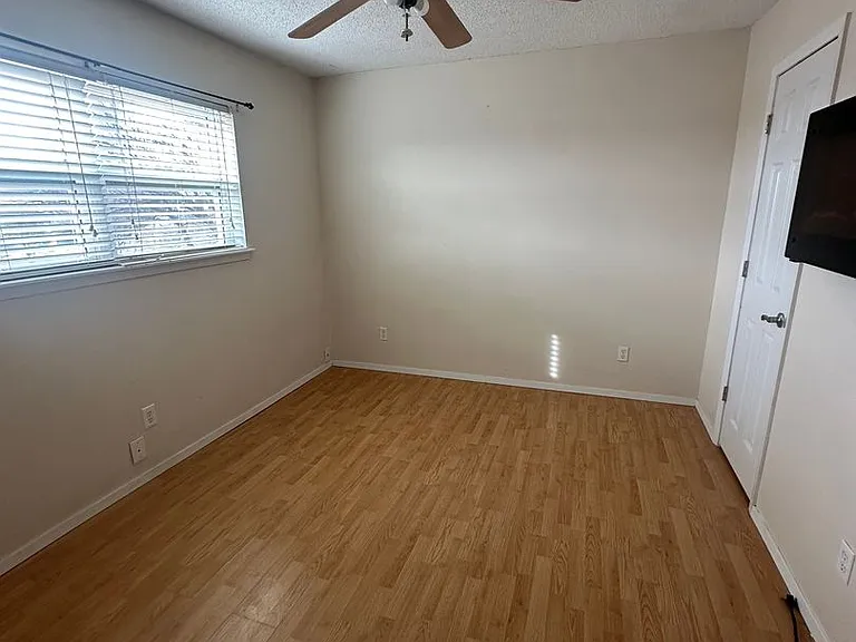 1411 Hickory St — Photo 16