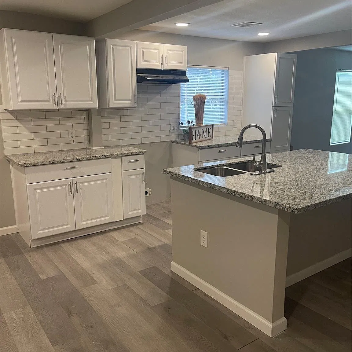 4 bed, 2.0 bath, 1975 sqft, $1,900 — Photo 2